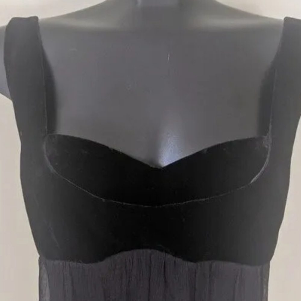 Black Velvet Romantic Formal Gown Dress by Laundry by Shelli Segal Size 10